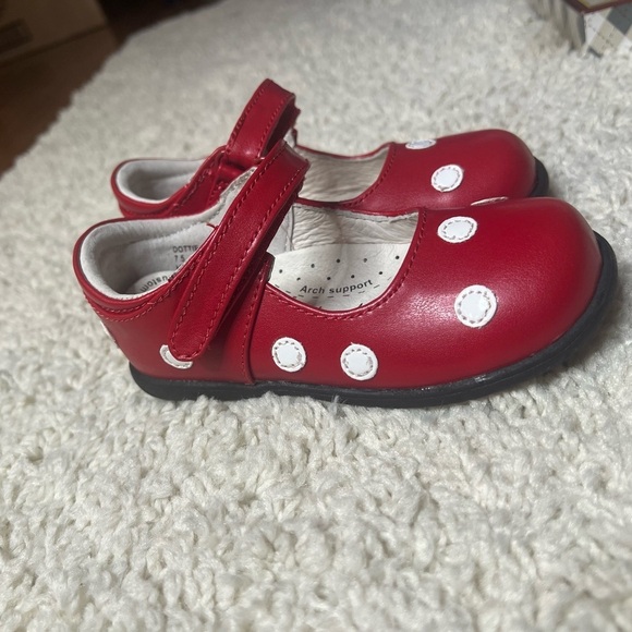 FOOTMATES RED/WHITE MARY JANE STYLE SHOE SIZE 7.5 M/W NIB - Picture 2 of 12